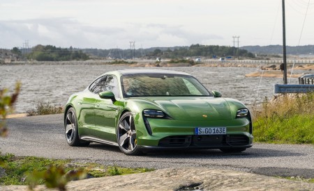 2020 Porsche Taycan Turbo S (Color: Mamba Green Metallic) Front Wallpapers 450x275 (13)