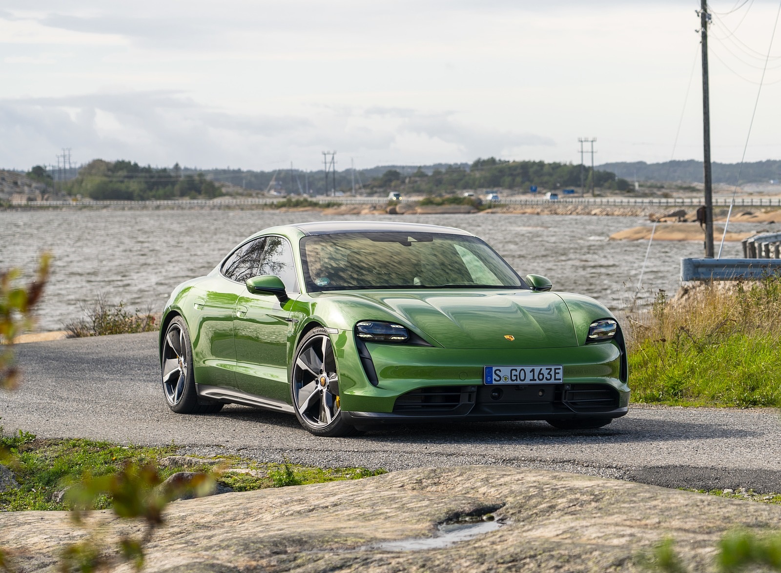 2020 Porsche Taycan Turbo S (Color: Mamba Green Metallic) Front Wallpapers #13 of 95