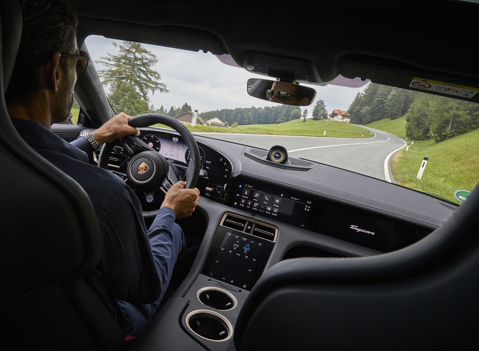 2020 Porsche Taycan Turbo S (Color: Mamba Green Metallic) Interior Wallpapers #27 of 95