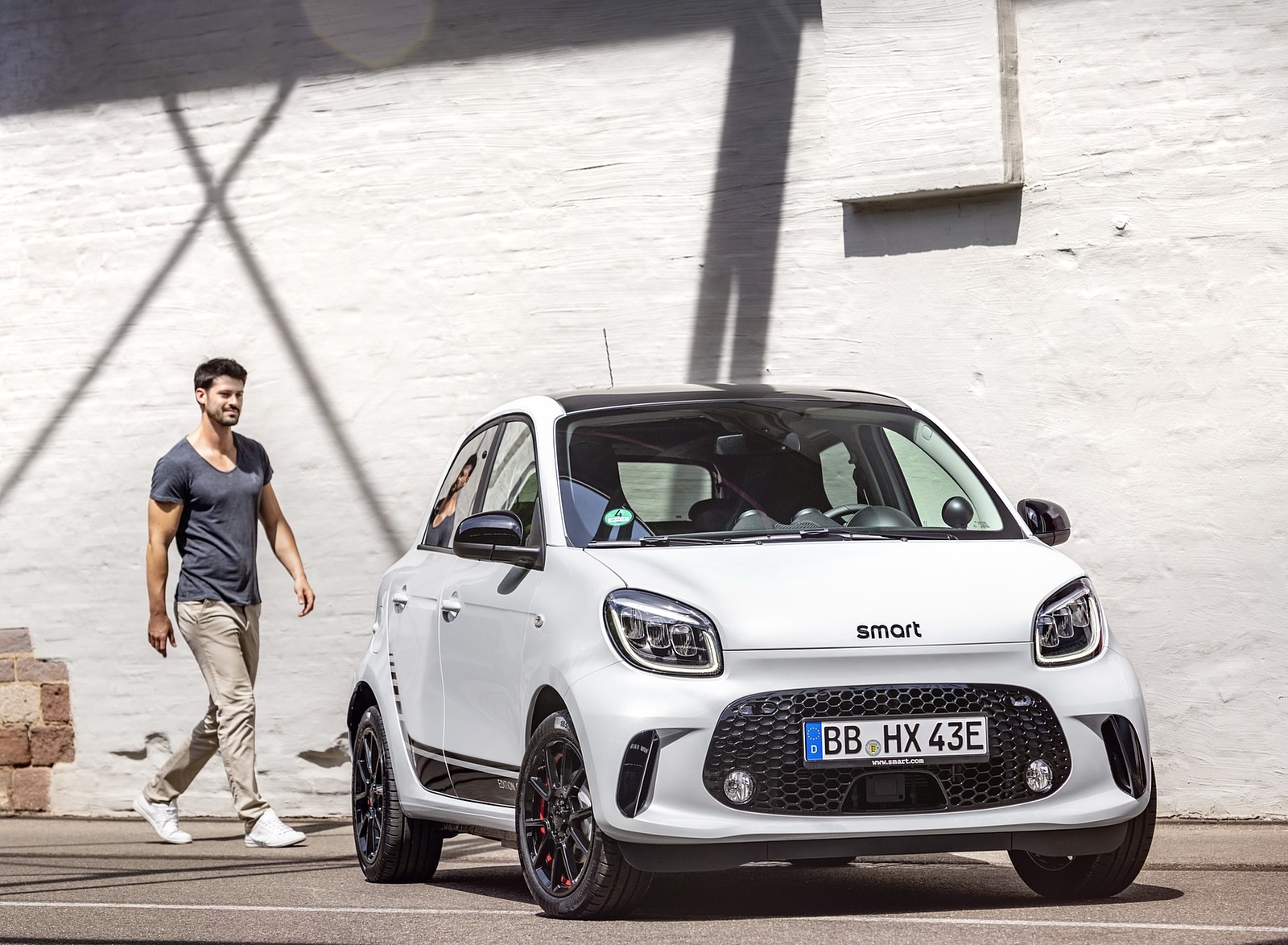 2020 Smart EQ ForFour Front Three-Quarter Wallpapers #15 of 80