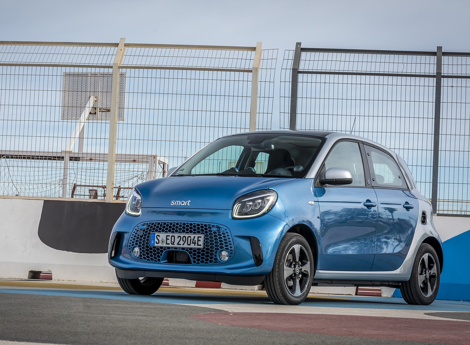 2020 Smart EQ ForFour Passion Line (Color: Steel Blue) Front Three-Quarter Wallpapers #56 of 80