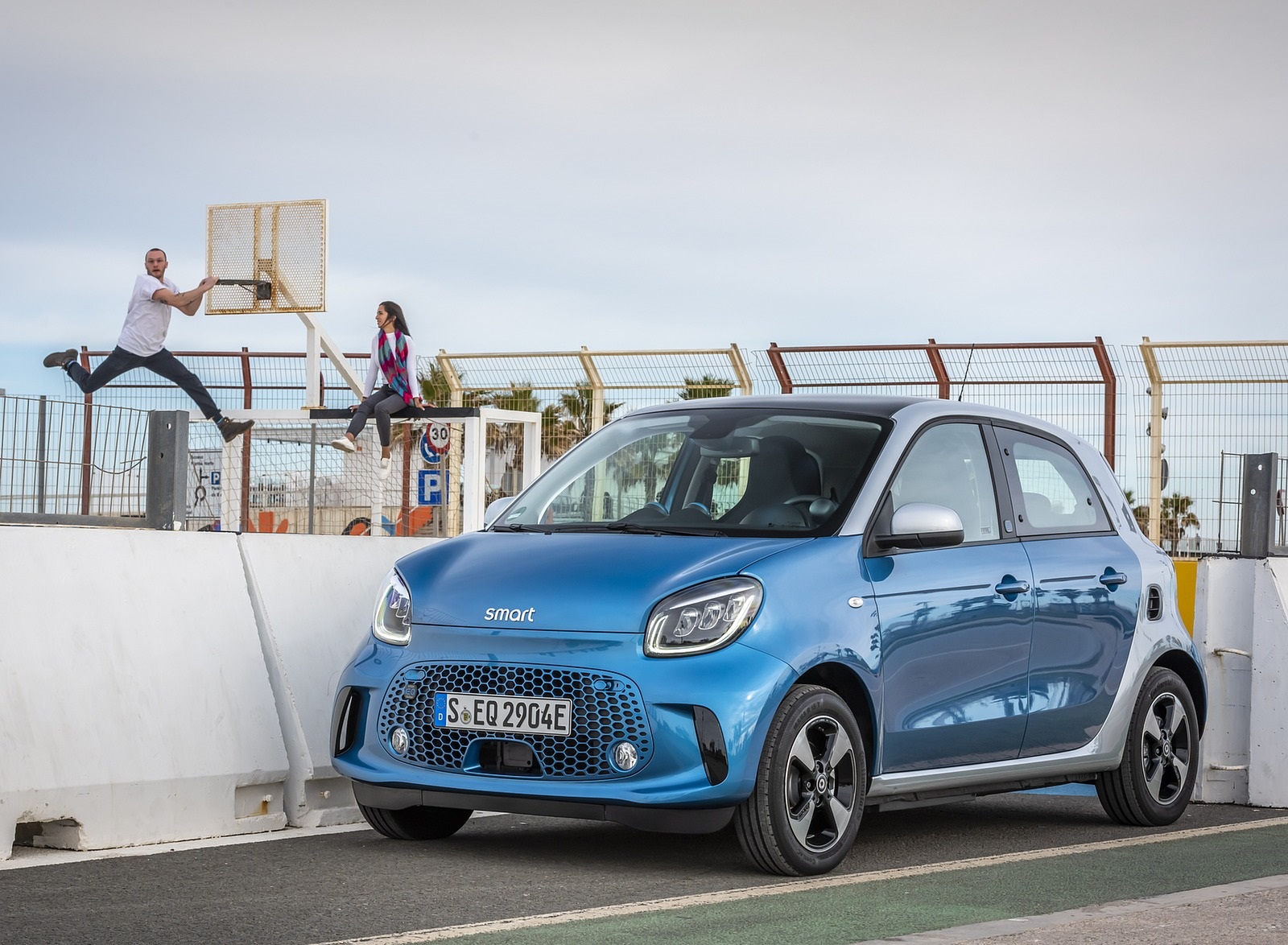 2020 Smart EQ ForFour Passion Line (Color: Steel Blue) Front Three-Quarter Wallpapers #58 of 80
