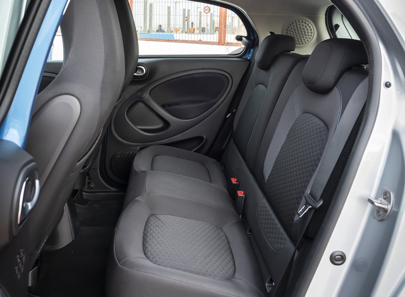 2020 Smart EQ ForFour Passion Line (Color: Steel Blue) Interior Rear Seats Wallpapers #74 of 80
