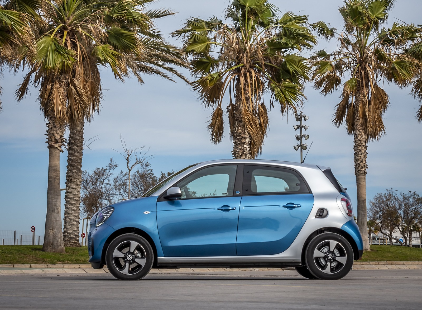 2020 Smart EQ ForFour Passion Line (Color: Steel Blue) Side Wallpapers #62 of 80