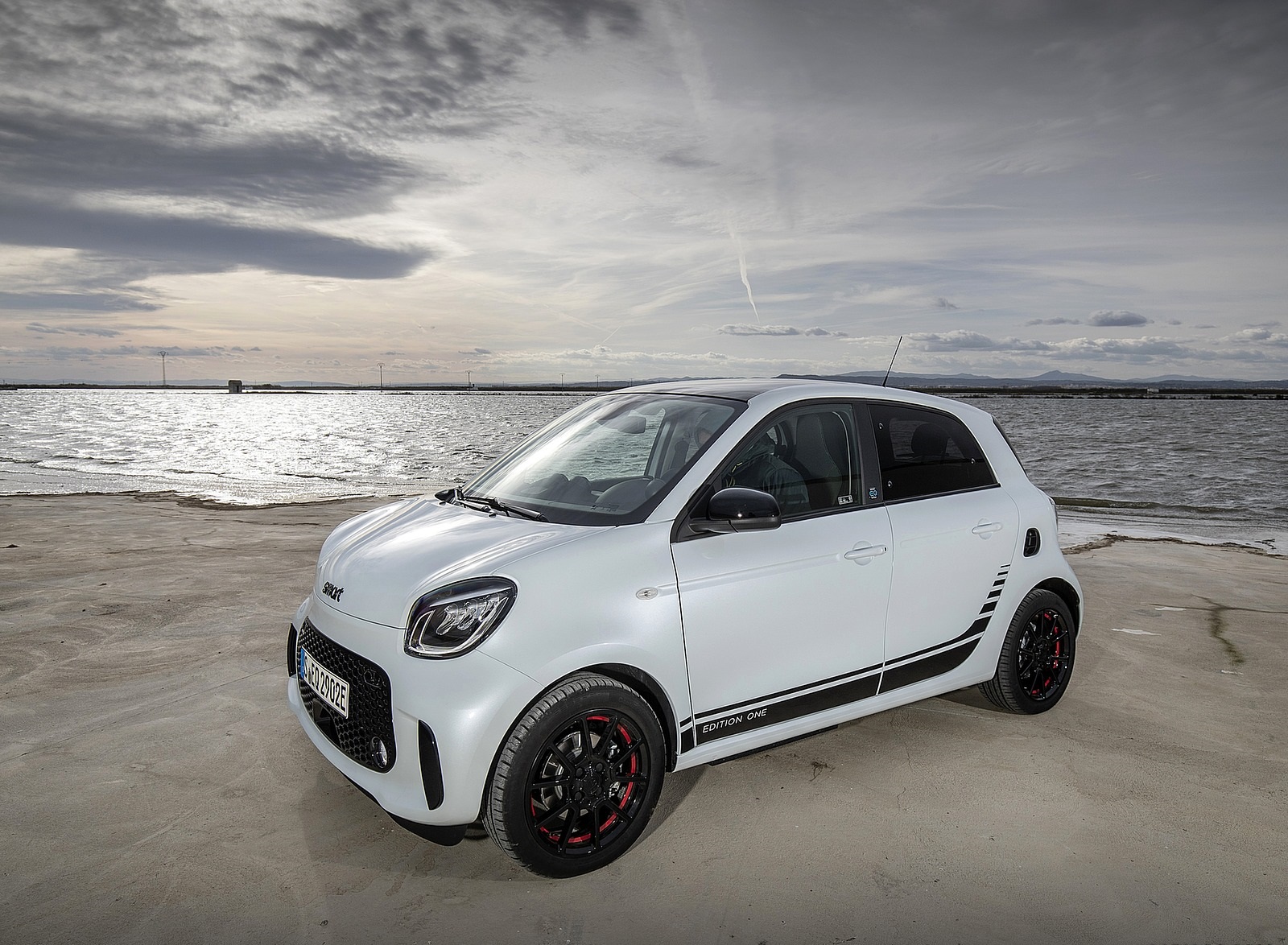 2020 Smart EQ ForFour Pulse Line (Color: Ice White) Front Three-Quarter Wallpapers #32 of 80