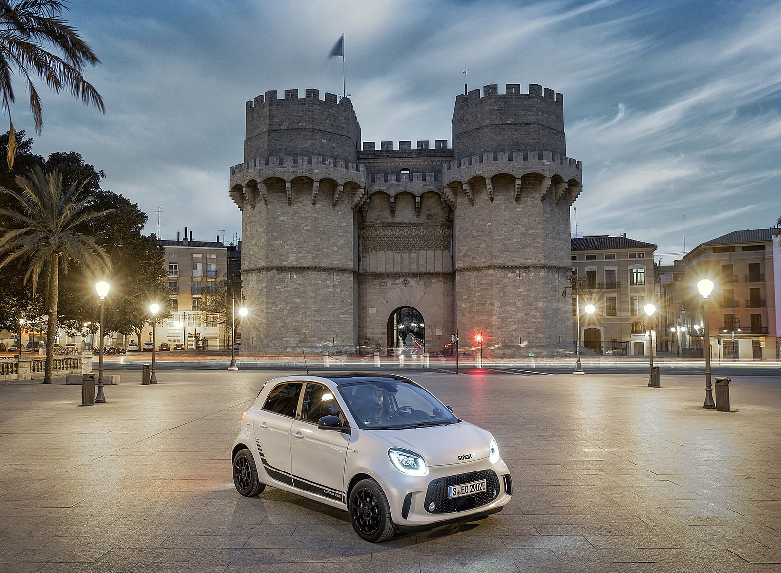 2020 Smart EQ ForFour Pulse Line (Color: Ice White) Front Three-Quarter Wallpapers #23 of 80