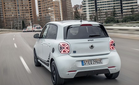 2020 Smart EQ ForFour Pulse Line (Color: Ice White) Rear Three-Quarter Wallpapers 450x275 (5)