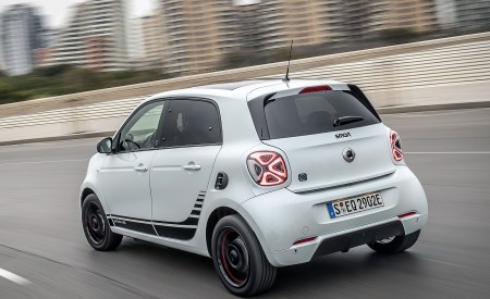 2020 Smart EQ ForFour Pulse Line (Color: Ice White) Rear Three-Quarter Wallpapers 450x275 (6)