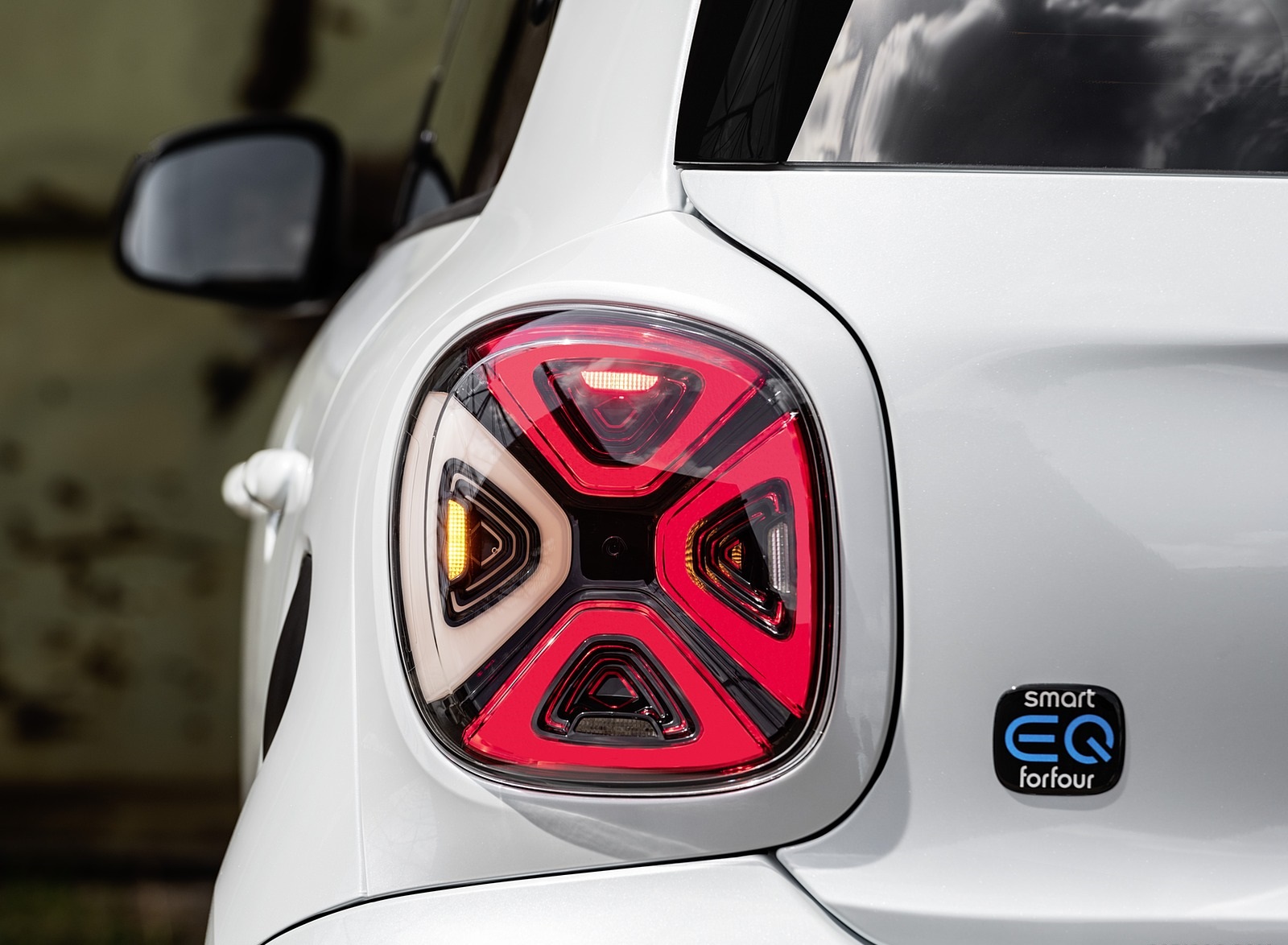2020 Smart EQ ForFour Pulse Line (Color: Ice White) Tail Light Wallpapers #39 of 80