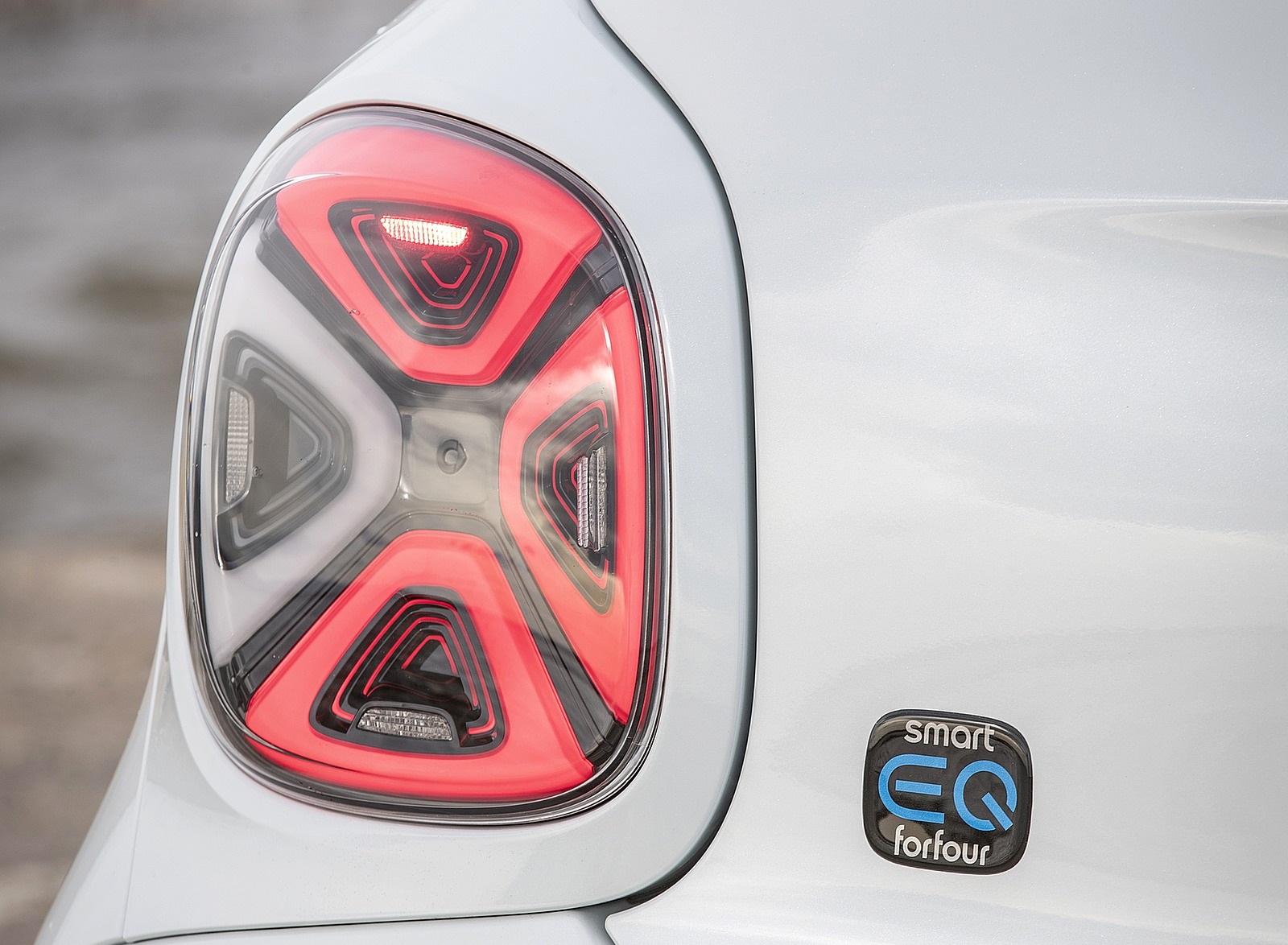 2020 Smart EQ ForFour Pulse Line (Color: Ice White) Tail Light Wallpapers #40 of 80