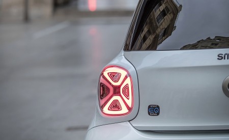 2020 Smart EQ ForFour Pulse Line (Color: Ice White) Tail Light Wallpapers 450x275 (30)
