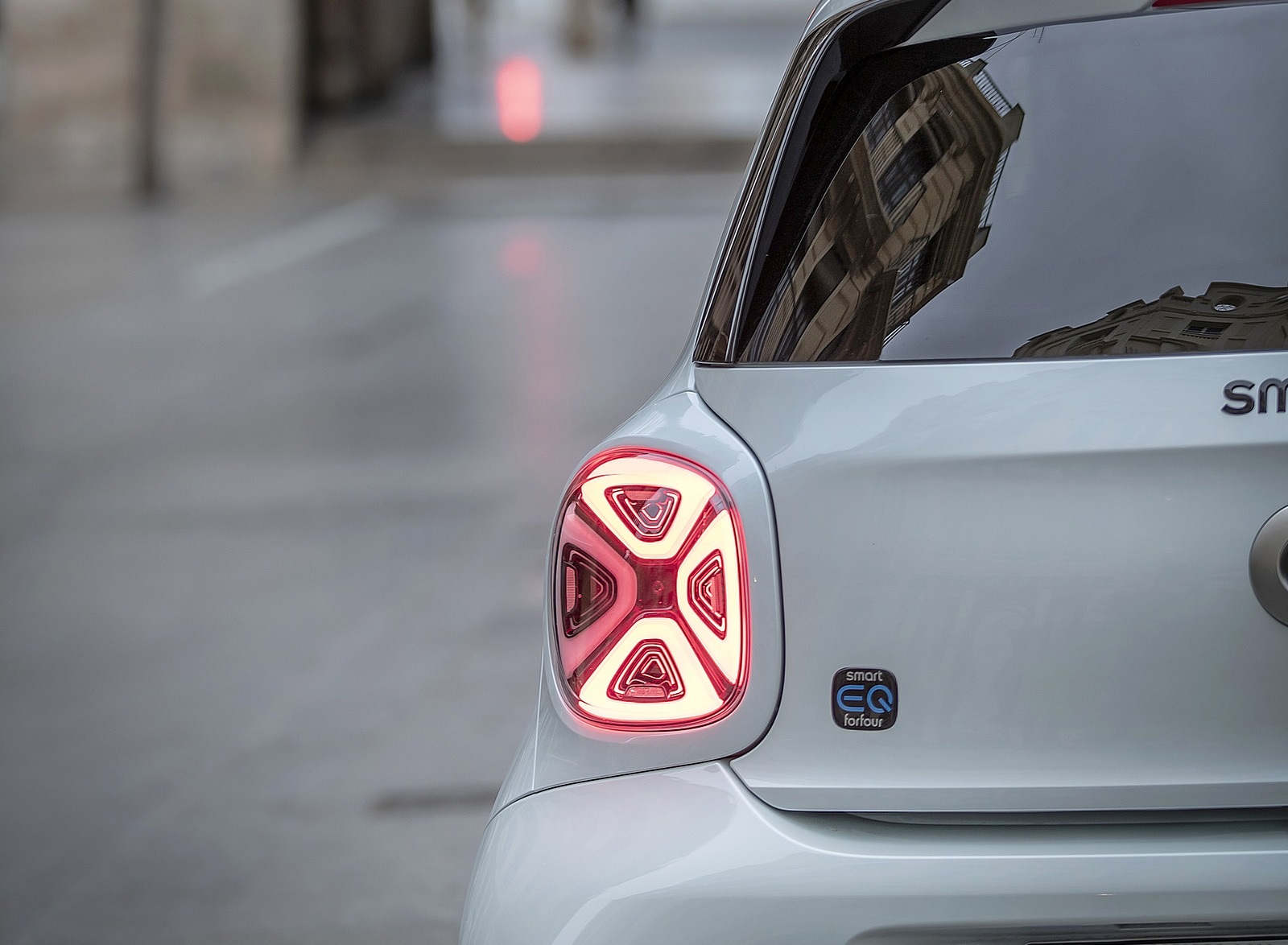 2020 Smart EQ ForFour Pulse Line (Color: Ice White) Tail Light Wallpapers #30 of 80