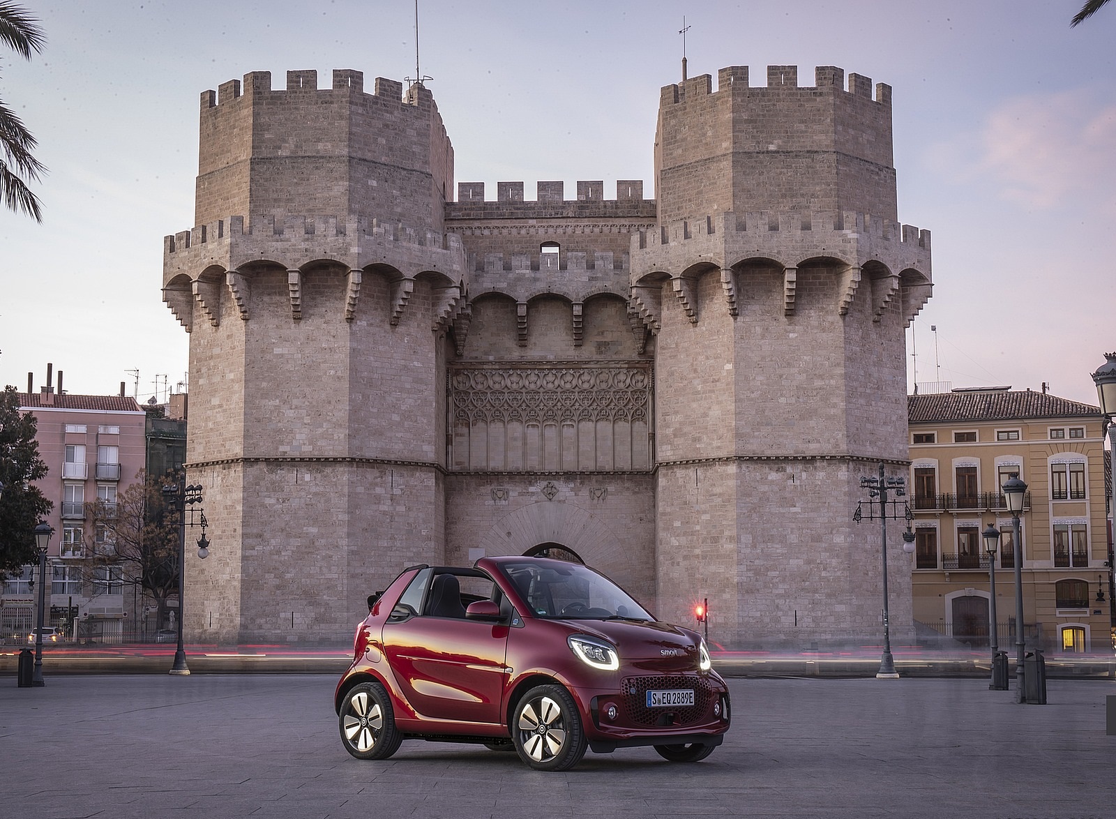 2020 Smart EQ ForTwo Cabrio Prime Line (Color: Carmine Red) Front Three-Quarter Wallpapers #32 of 100