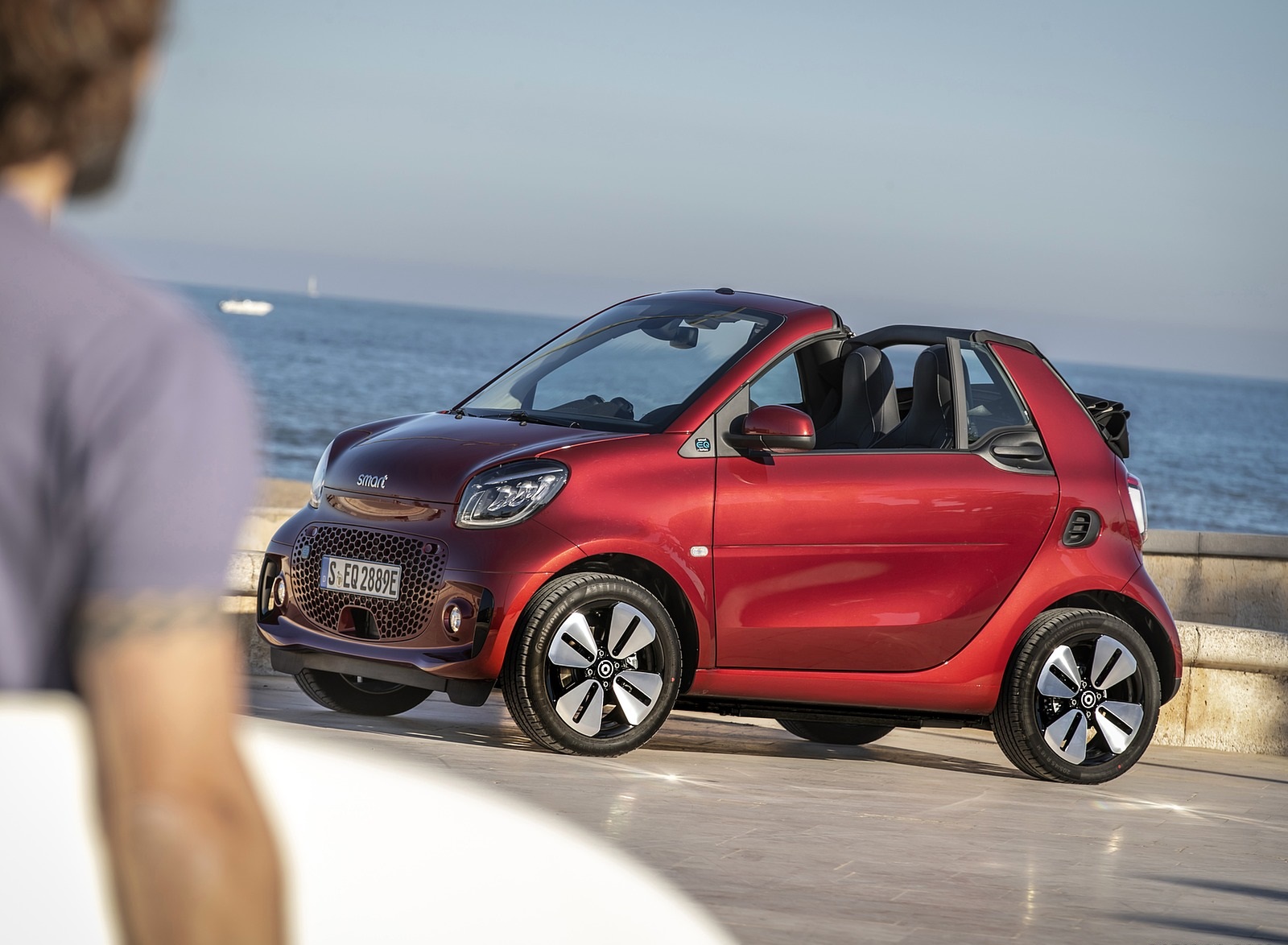 2020 Smart EQ ForTwo Cabrio Prime Line (Color: Carmine Red) Front Three-Quarter Wallpapers #21 of 100