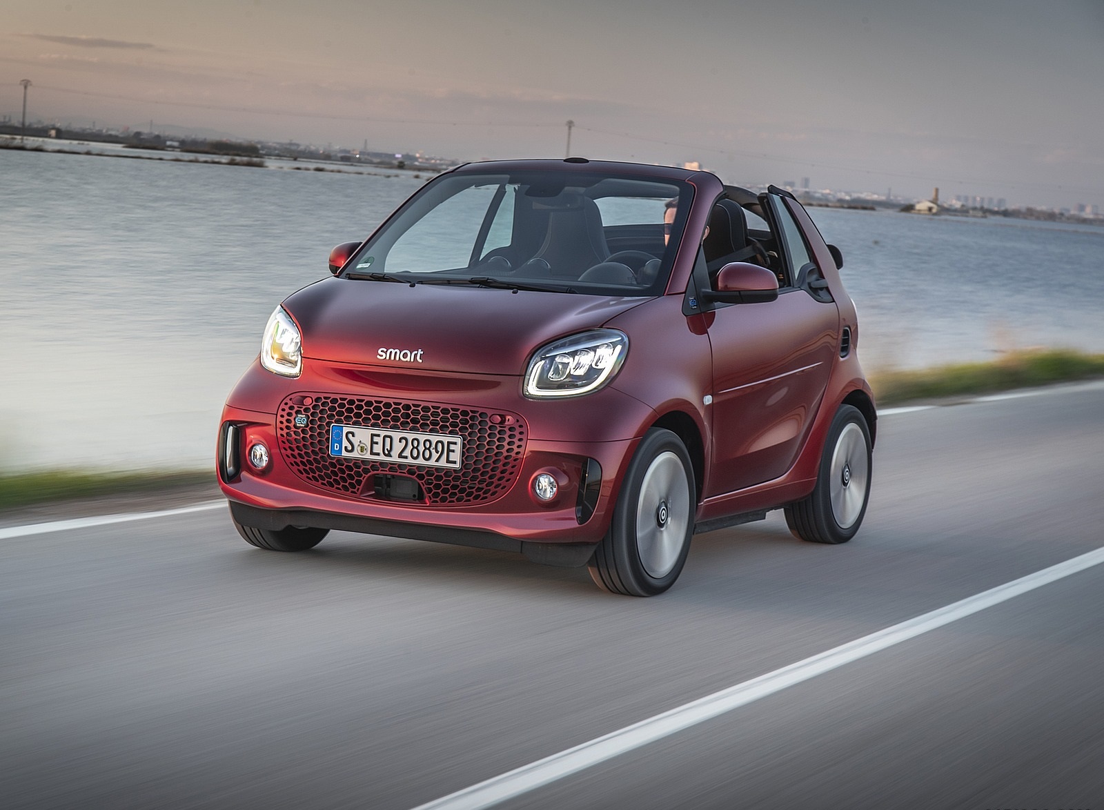 2020 Smart EQ ForTwo Cabrio Prime Line (Color: Carmine Red) Front Three-Quarter Wallpapers (2)