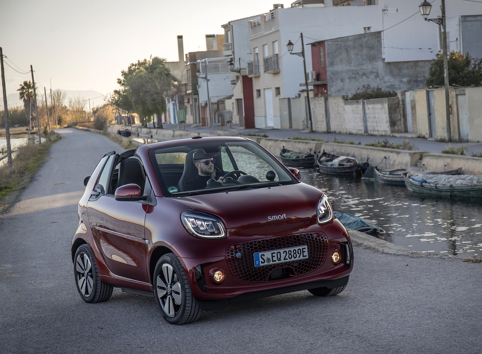 2020 Smart EQ ForTwo Cabrio Prime Line (Color: Carmine Red) Front Three-Quarter Wallpapers #46 of 100