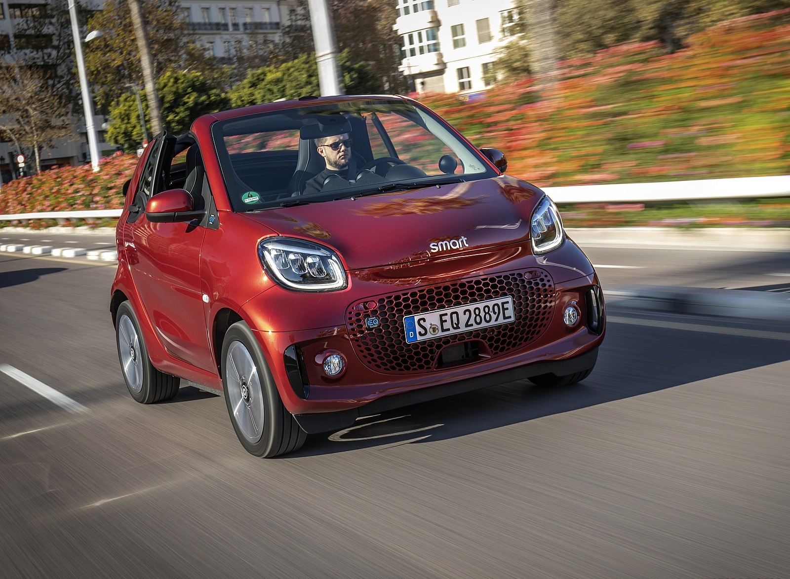 2020 Smart EQ ForTwo Cabrio Prime Line (Color: Carmine Red) Front Three-Quarter Wallpapers #11 of 100