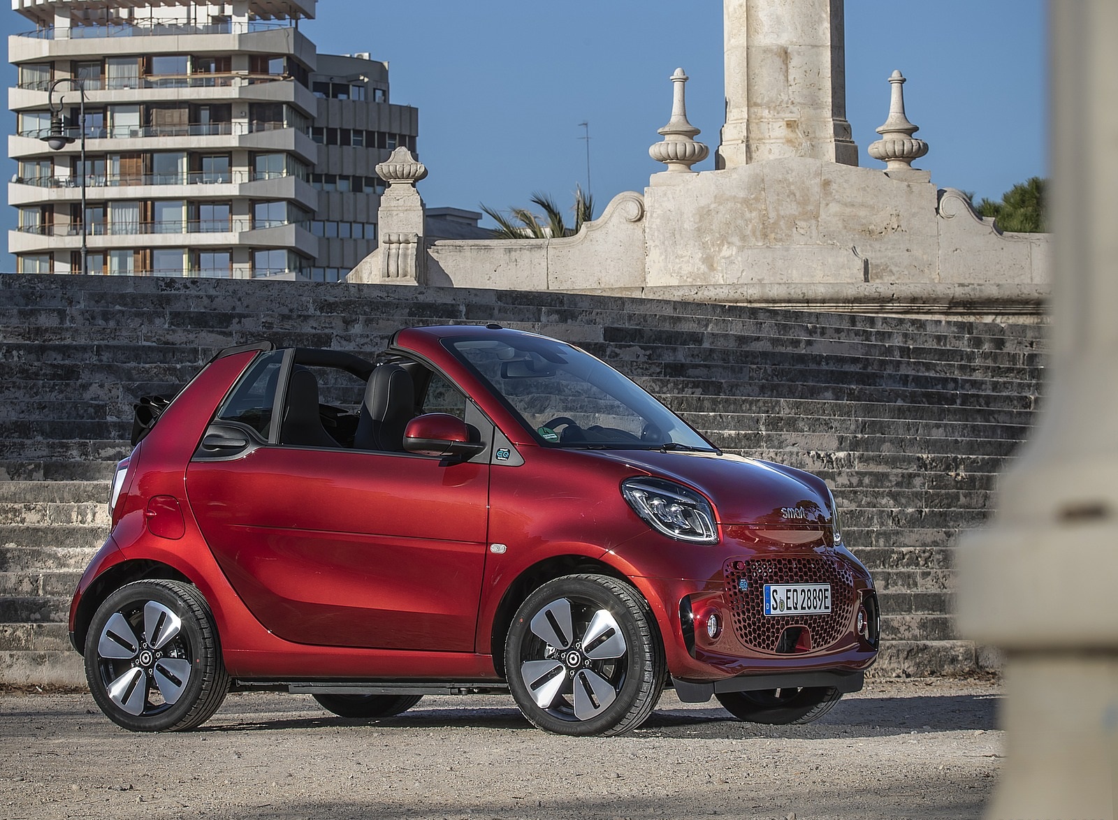 2020 Smart EQ ForTwo Cabrio Prime Line (Color: Carmine Red) Front Three-Quarter Wallpapers #34 of 100