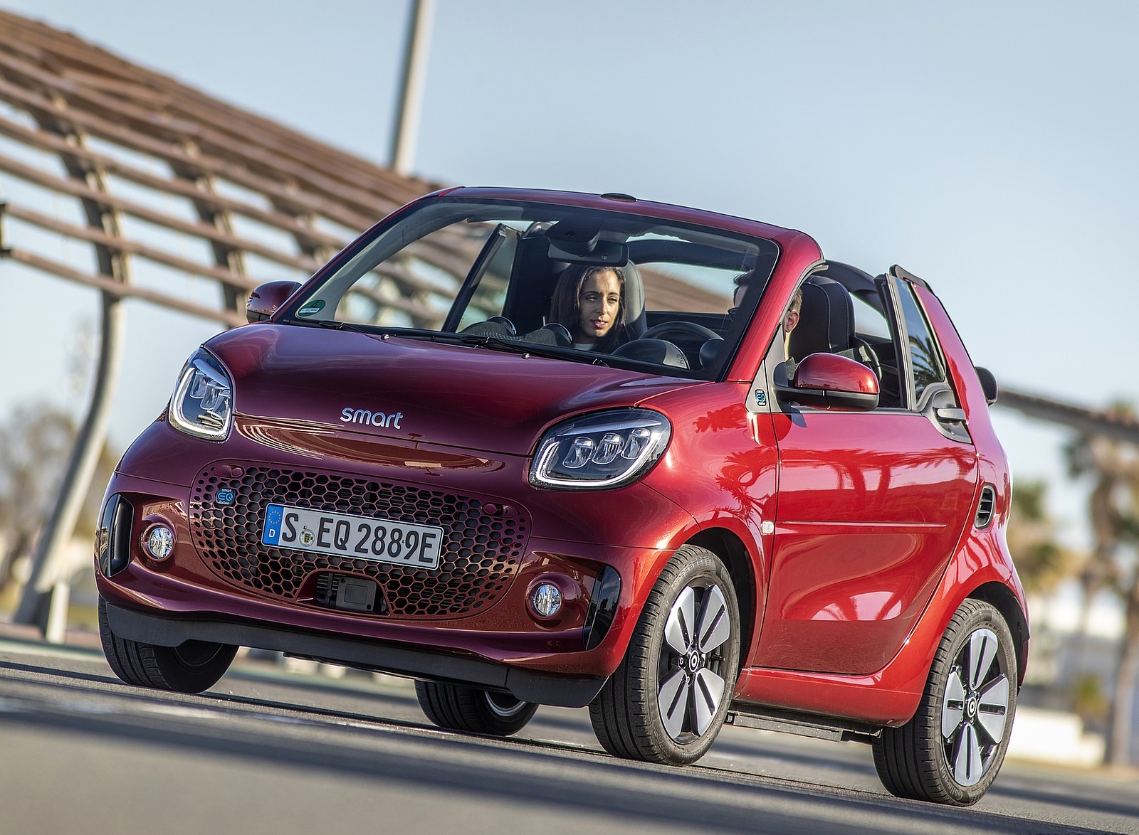 2020 Smart EQ ForTwo Cabrio Prime Line (Color: Carmine Red) Front Three-Quarter Wallpapers #12 of 100