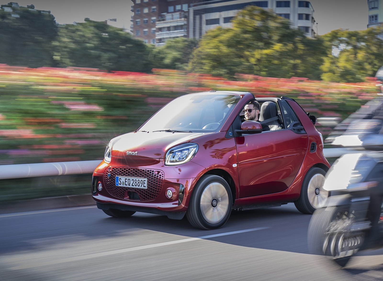 2020 Smart EQ ForTwo Cabrio Prime Line (Color: Carmine Red) Front Three-Quarter Wallpapers #13 of 100