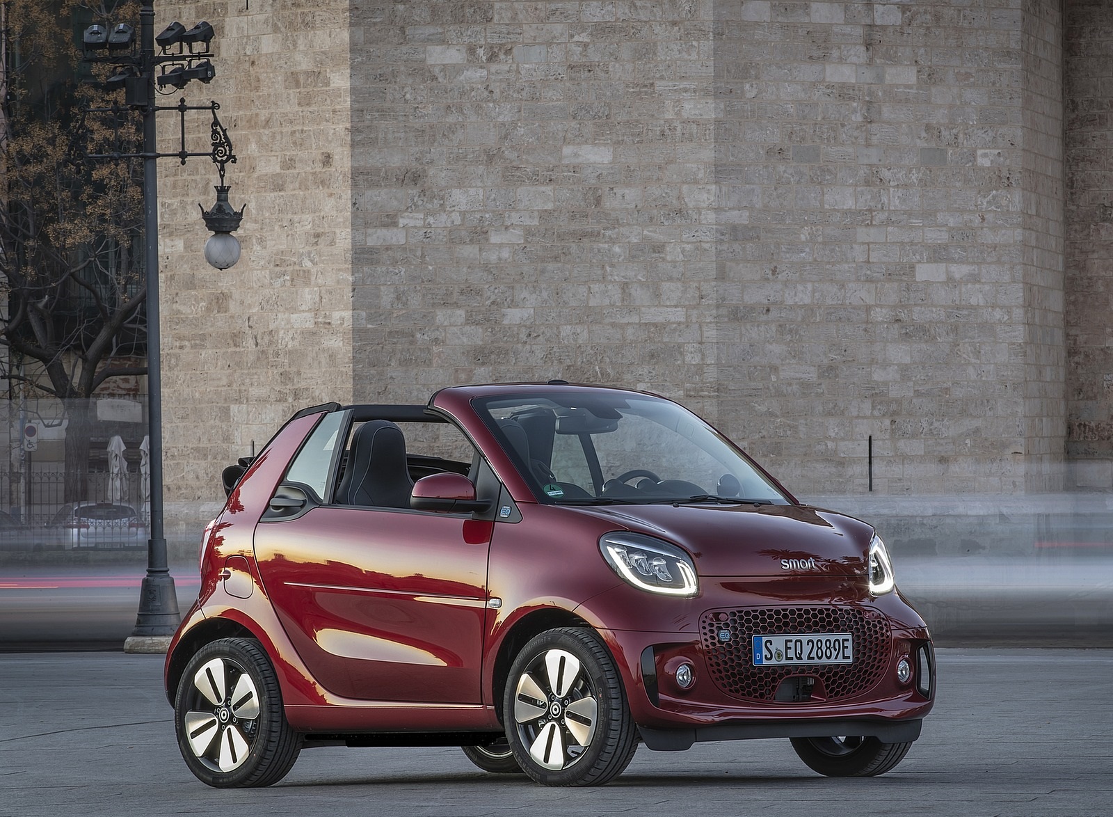 2020 Smart EQ ForTwo Cabrio Prime Line (Color: Carmine Red) Front Three-Quarter Wallpapers #37 of 100