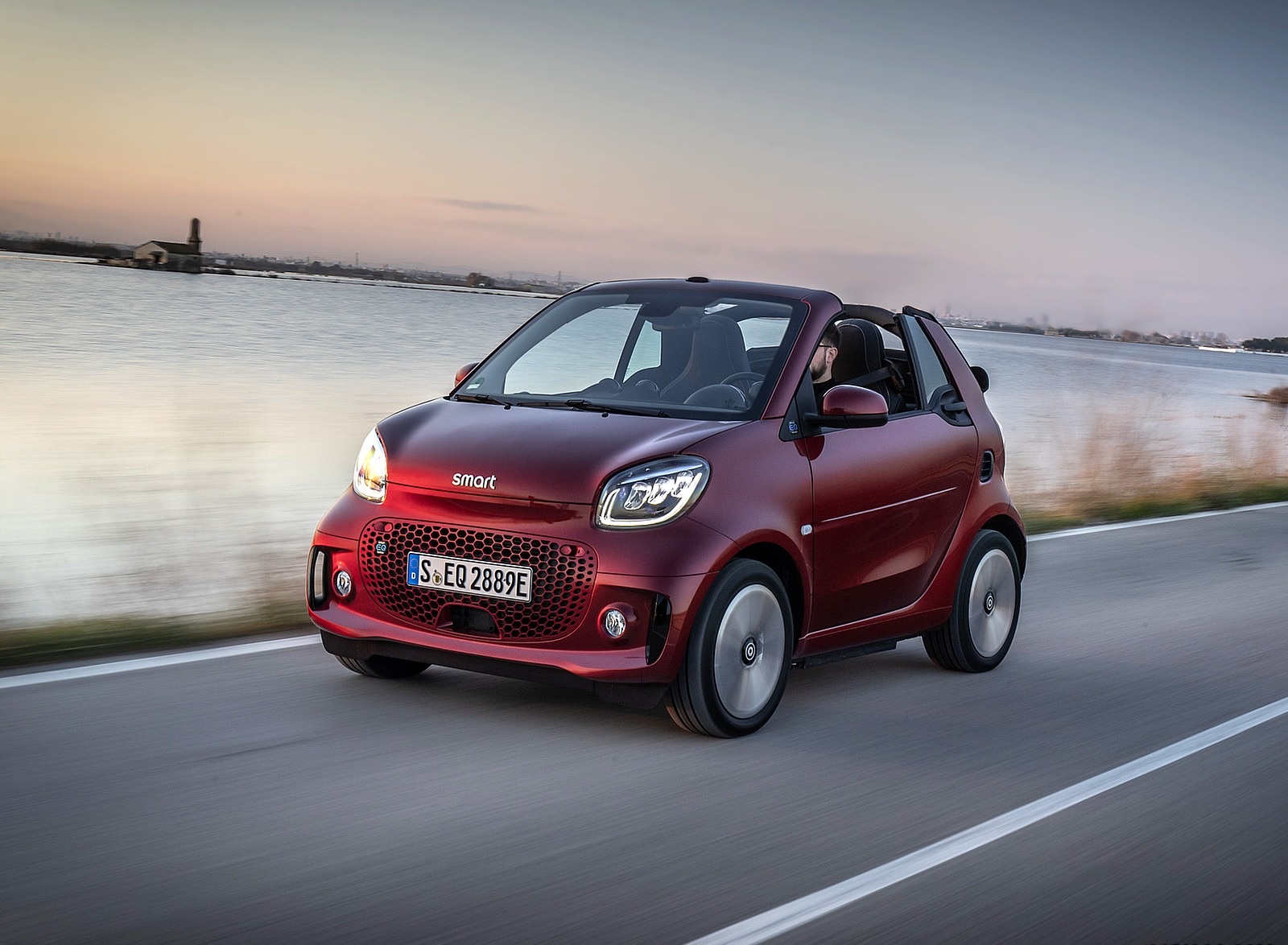 2020 Smart EQ ForTwo Cabrio Prime Line (Color: Carmine Red) Front Three-Quarter Wallpapers #3 of 100