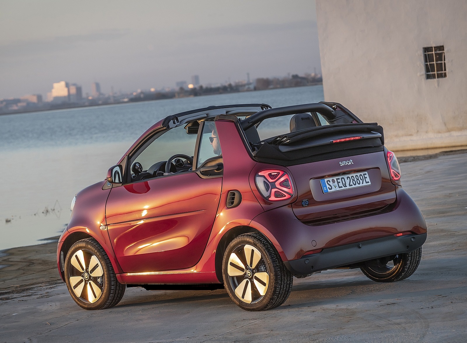 2020 Smart EQ ForTwo Cabrio Prime Line (Color: Carmine Red) Rear Three-Quarter Wallpapers #43 of 100