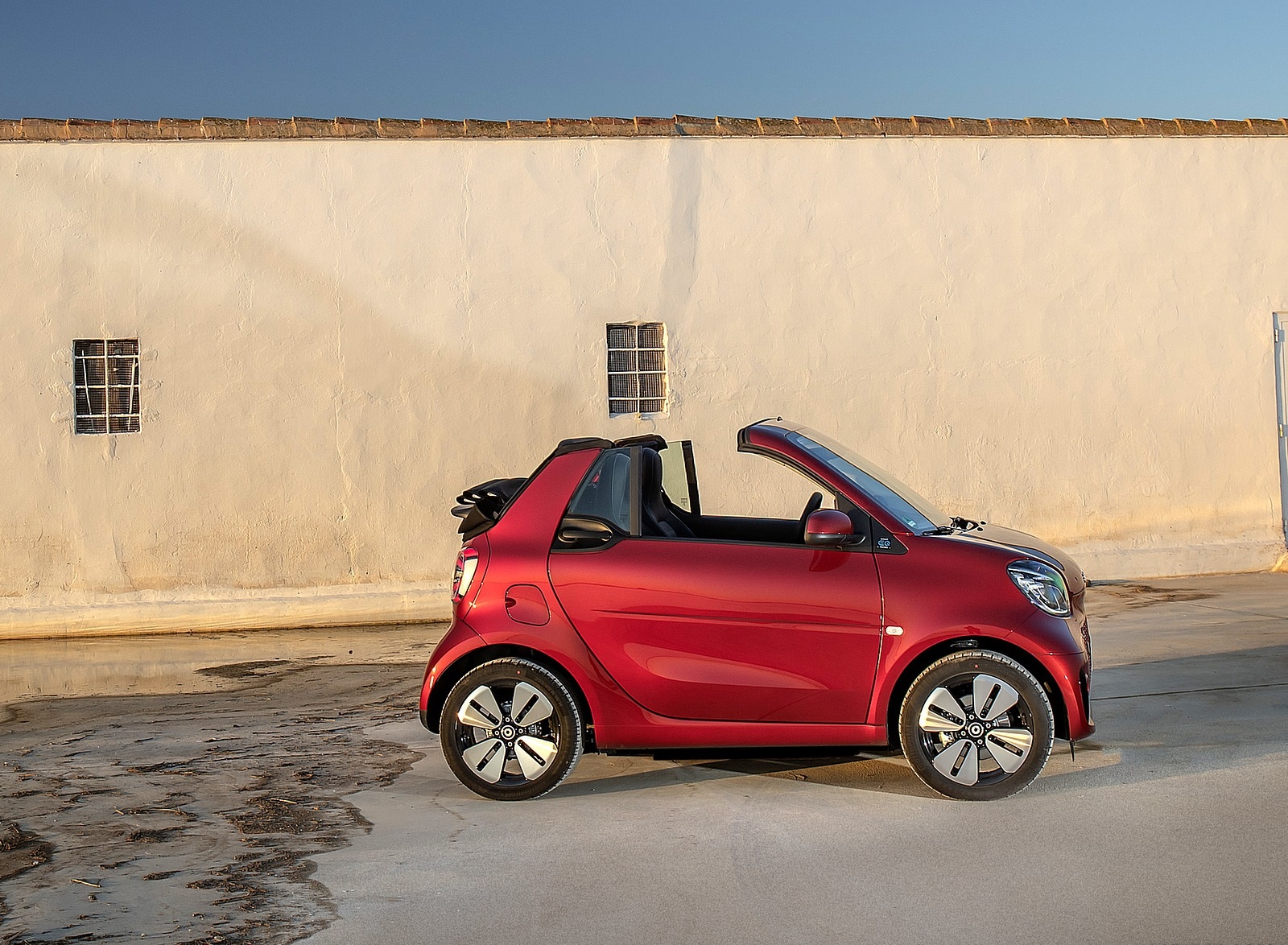 2020 Smart EQ ForTwo Cabrio Prime Line (Color: Carmine Red) Side Wallpapers #39 of 100