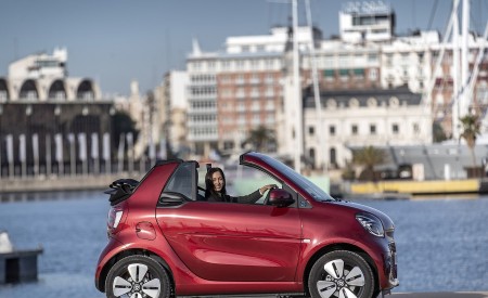 2020 Smart EQ ForTwo Cabrio Prime Line (Color: Carmine Red) Side Wallpapers 450x275 (30)