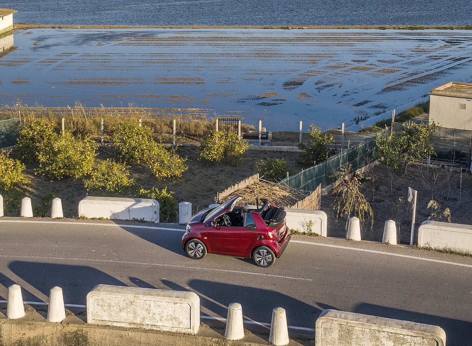 2020 Smart EQ ForTwo Cabrio Prime Line (Color: Carmine Red) Side Wallpapers #18 of 100