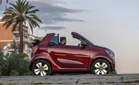 2020 Smart EQ ForTwo Cabrio Prime Line (Color: Carmine Red) Side Wallpapers 450x275 (40)