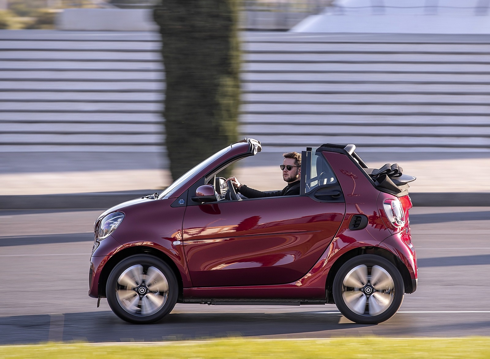 2020 Smart EQ ForTwo Cabrio Prime Line (Color: Carmine Red) Side Wallpapers #6 of 100