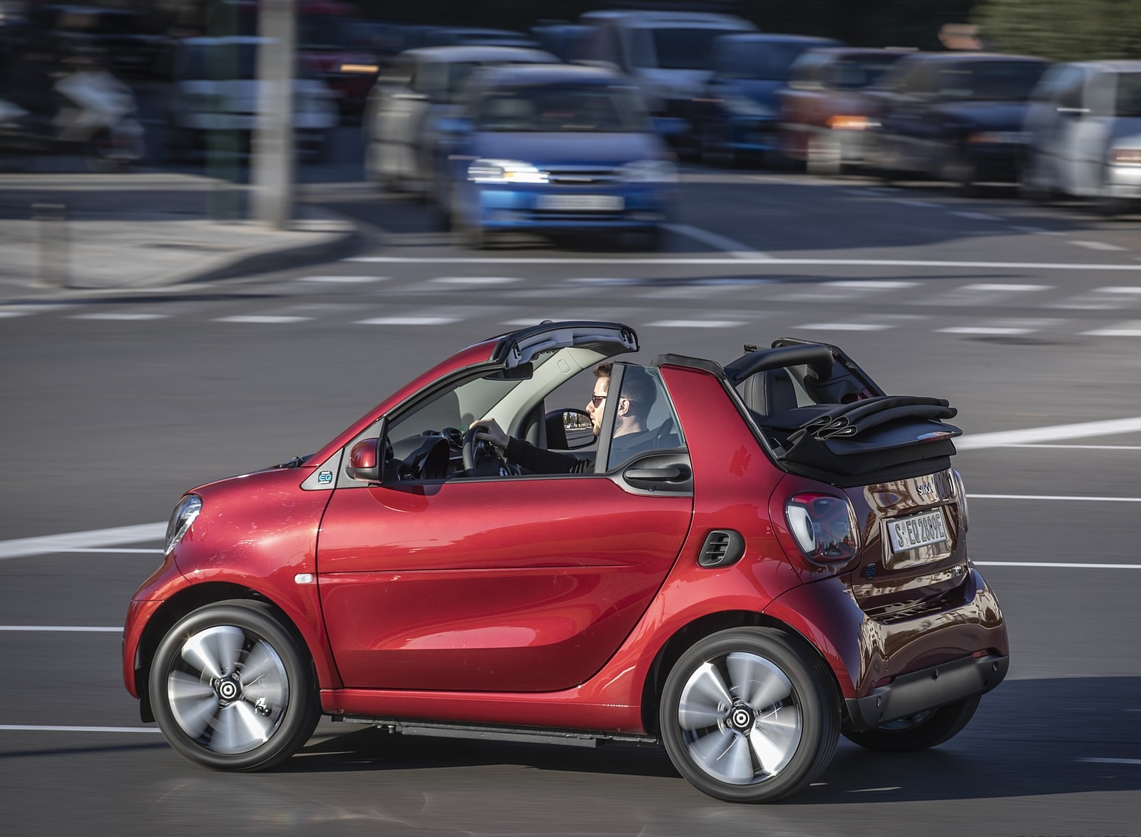 2020 Smart EQ ForTwo Cabrio Prime Line (Color: Carmine Red) Side Wallpapers #7 of 100