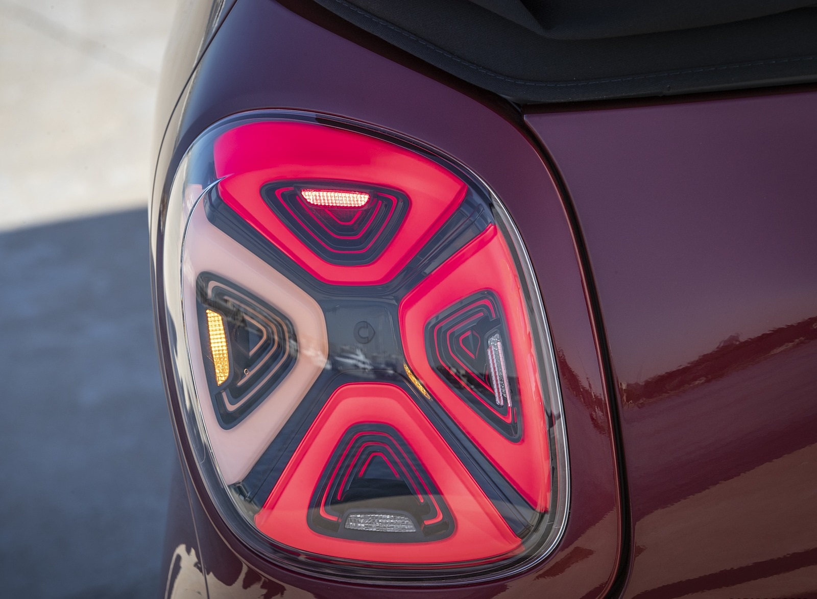 2020 Smart EQ ForTwo Cabrio Prime Line (Color: Carmine Red) Tail Light Wallpapers #52 of 100