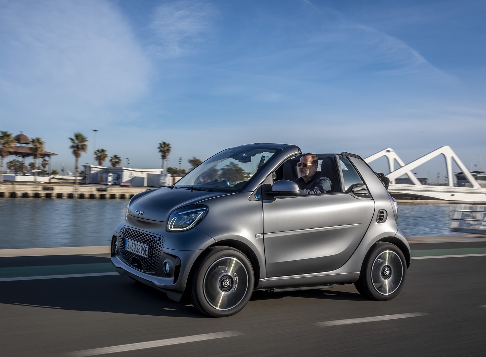 2020 Smart EQ ForTwo Cabrio Pulse Line (Color: Graphite Grey Matt) Front Three-Quarter Wallpapers #65 of 100