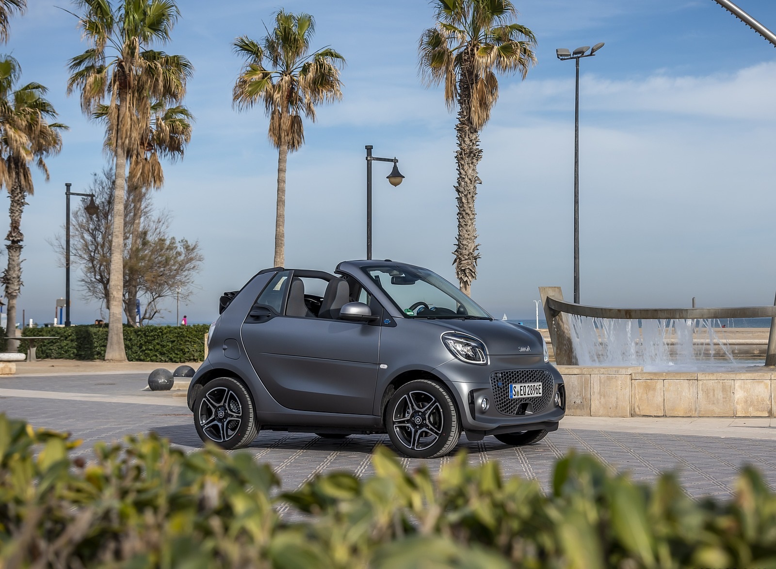 2020 Smart EQ ForTwo Cabrio Pulse Line (Color: Graphite Grey Matt) Front Three-Quarter Wallpapers #75 of 100