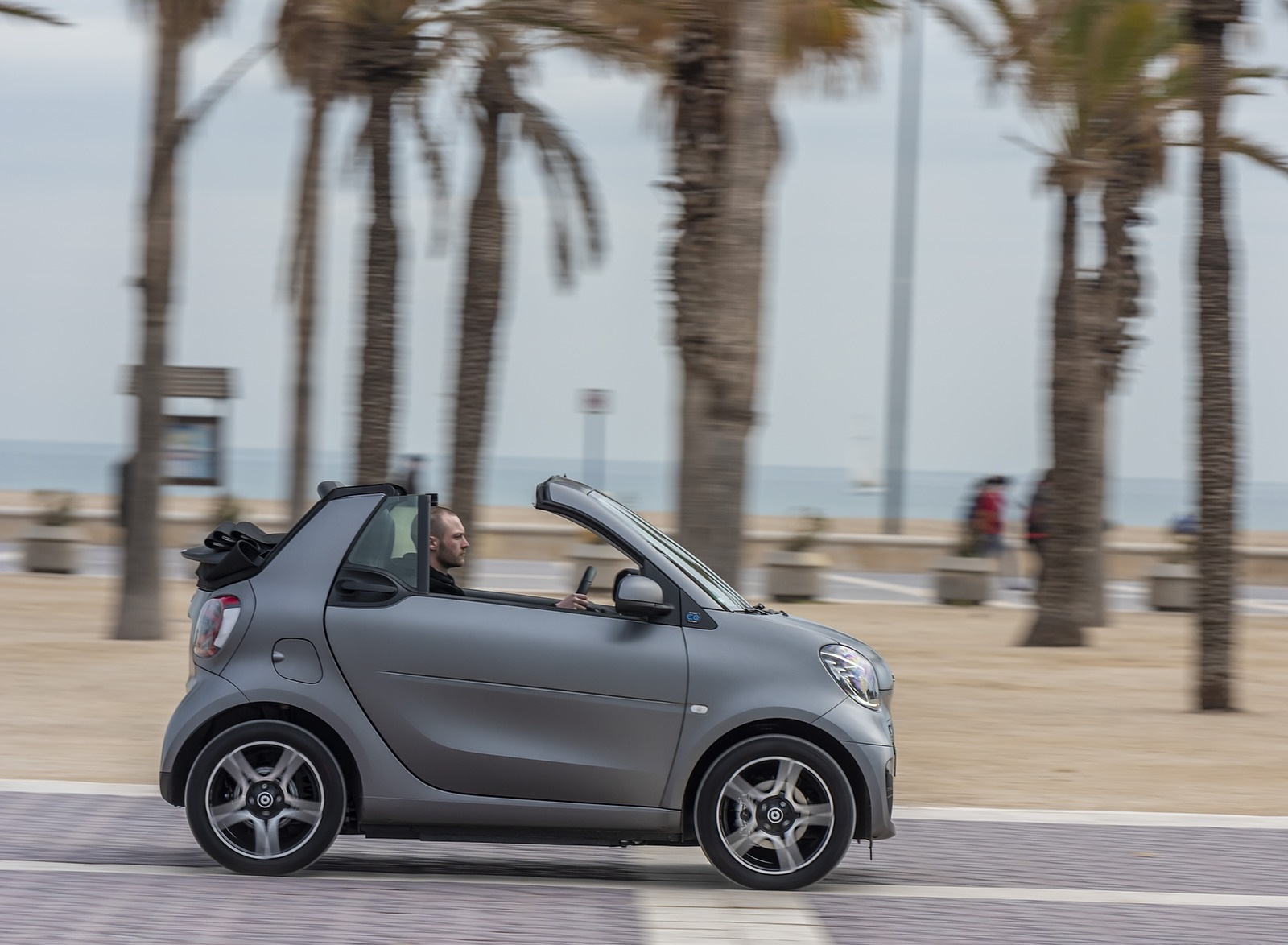 2020 Smart EQ ForTwo Cabrio Pulse Line (Color: Graphite Grey Matt) Side Wallpapers #82 of 100