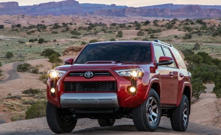 2020 Toyota 4Runner TRD Off-Road Front Wallpapers 450x275 (17)