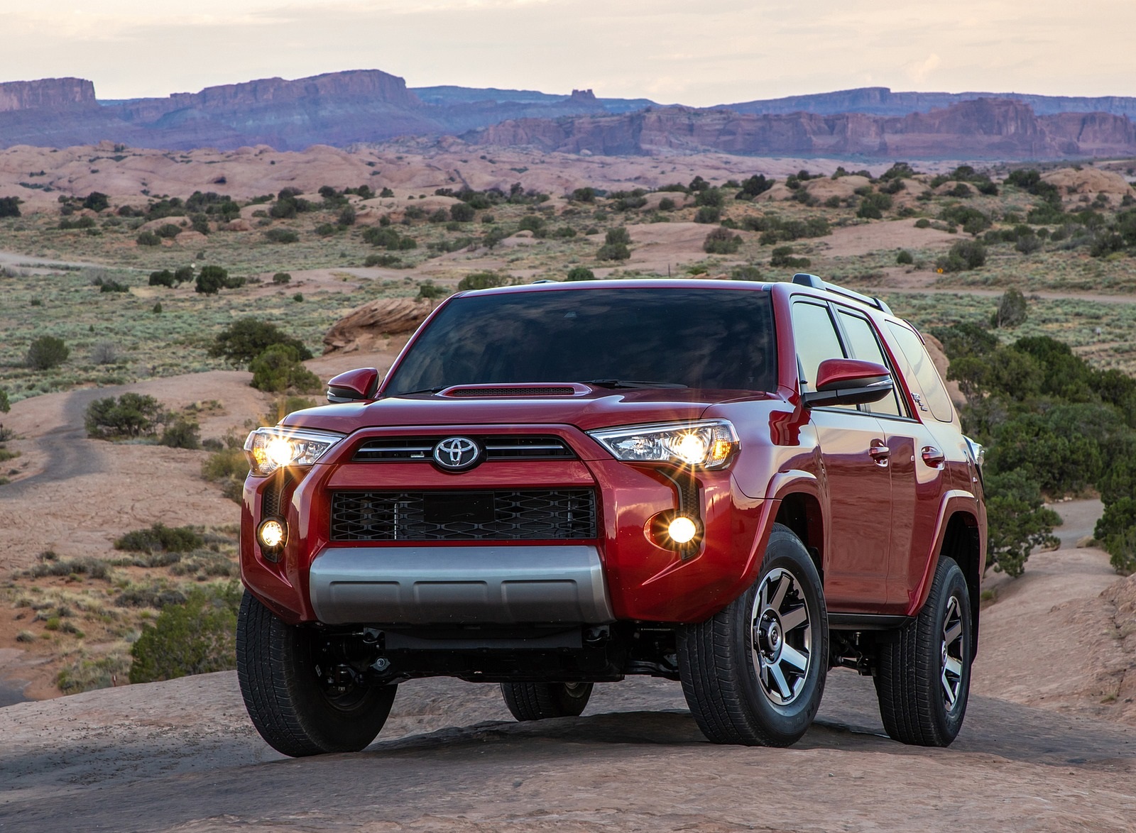 2020 Toyota 4Runner TRD Off-Road Front Wallpapers #17 of 25