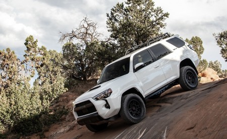 2020 Toyota 4Runner TRD Pro Front Three-Quarter Wallpapers 450x275 (4)