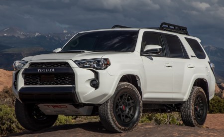 2020 Toyota 4Runner TRD Pro Front Three-Quarter Wallpapers 450x275 (8)