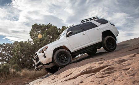 2020 Toyota 4Runner TRD Pro Front Three-Quarter Wallpapers 450x275 (6)