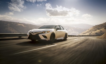 2020 Toyota Camry TRD Front Three-Quarter Wallpapers 450x275 (13)