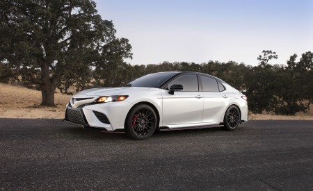 2020 Toyota Camry TRD Front Three-Quarter Wallpapers 450x275 (14)
