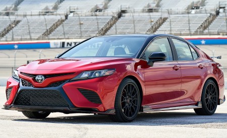 2020 Toyota Camry TRD Front Three-Quarter Wallpapers 450x275 (2)