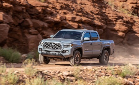 2020 Toyota Tacoma TRD Off-Road (Color: Cement) Front Three-Quarter Wallpapers 450x275 (8)