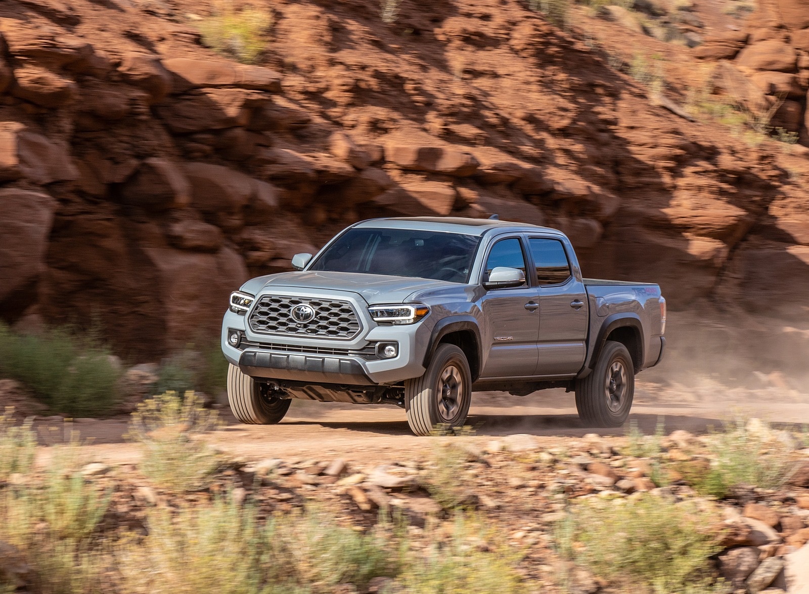 2020 Toyota Tacoma TRD Off-Road (Color: Cement) Front Three-Quarter Wallpapers (8)