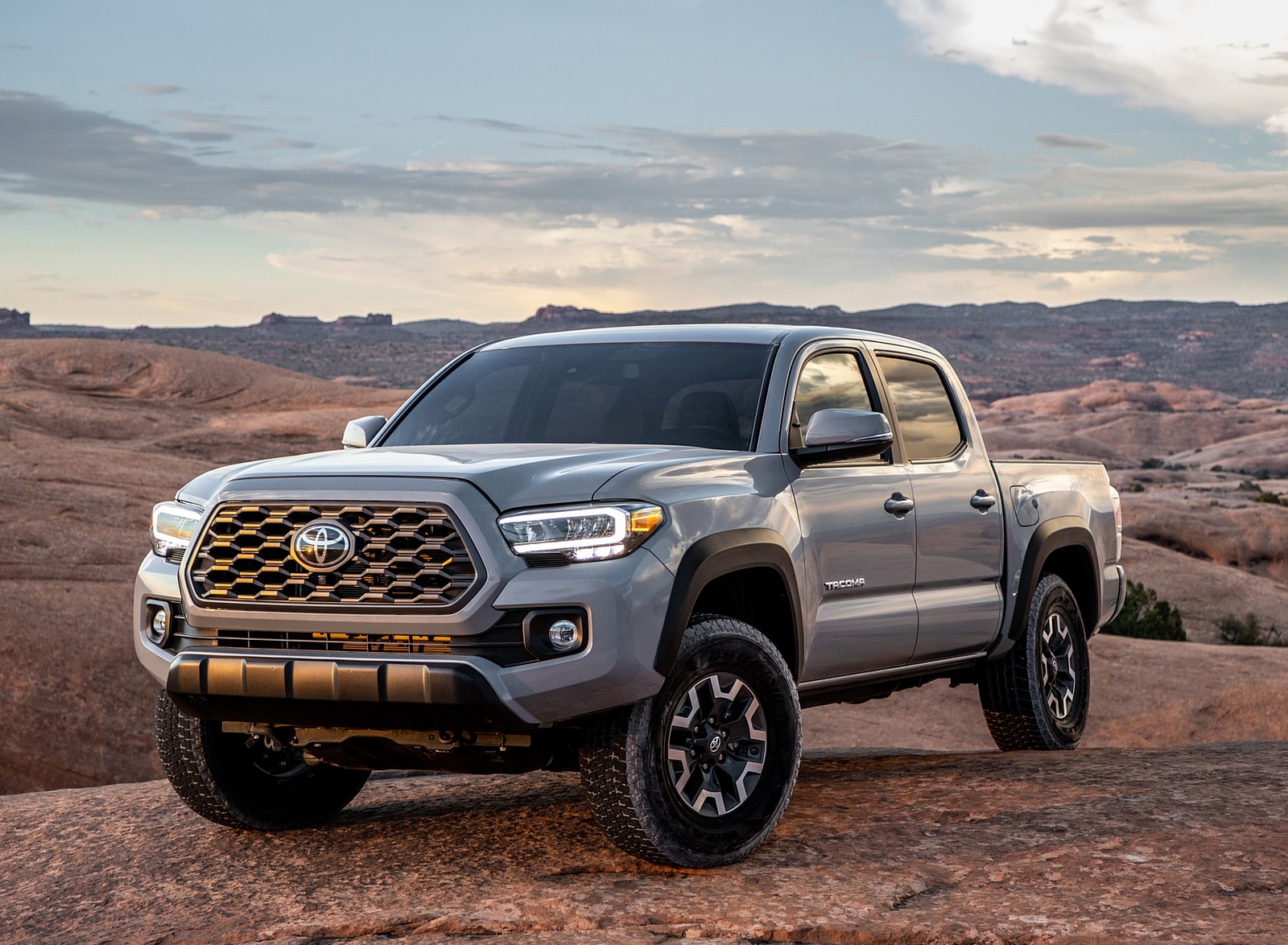 2020 Toyota Tacoma TRD Off-Road (Color: Cement) Front Three-Quarter Wallpapers #9 of 35