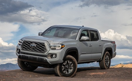 2020 Toyota Tacoma TRD Off-Road (Color: Cement) Front Three-Quarter Wallpapers 450x275 (10)