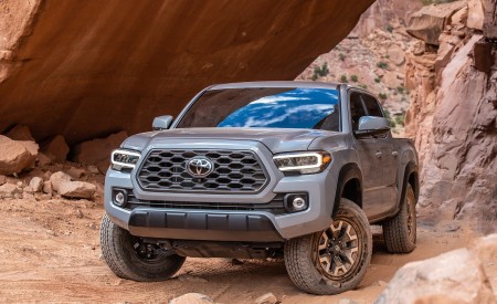 2020 Toyota Tacoma TRD Off-Road (Color: Cement) Front Wallpapers 450x275 (12)